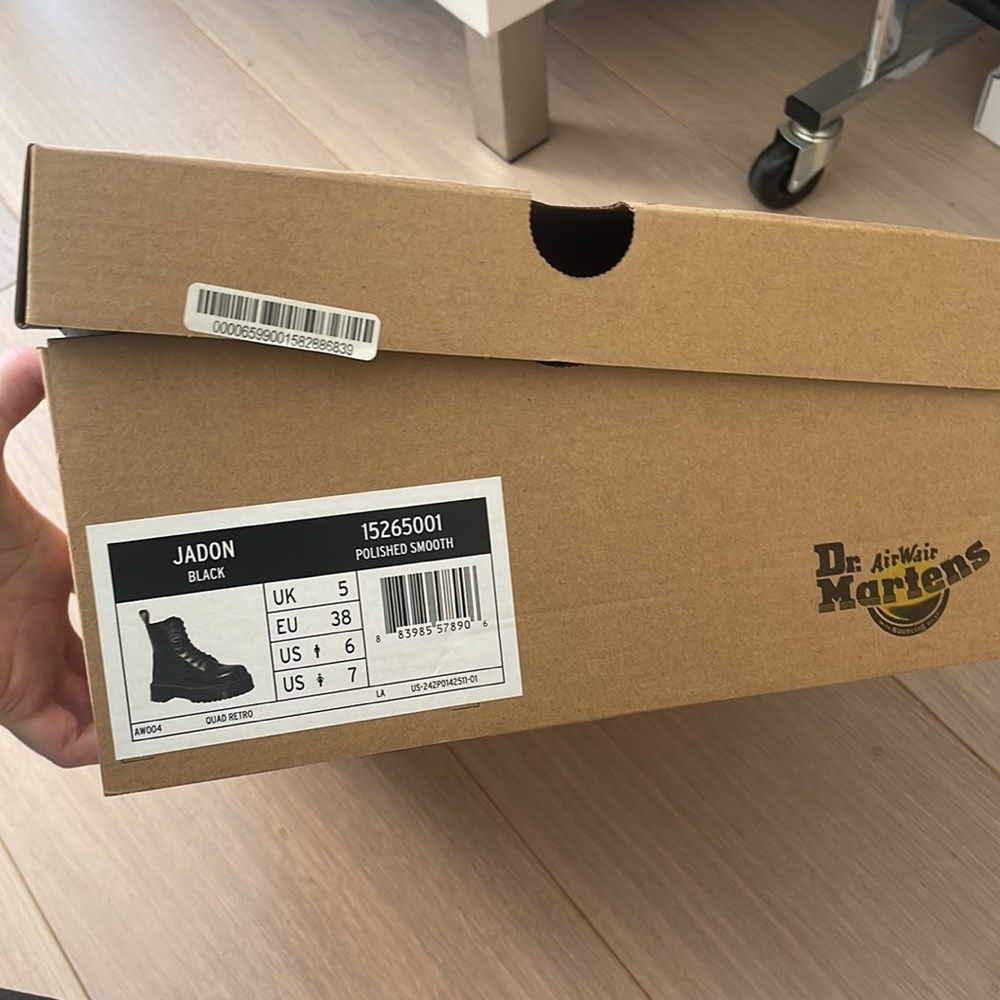 Dr. Martens Jadon boots new in box - Picture 7 of 7